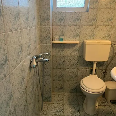 Apartment Eden Qeparo